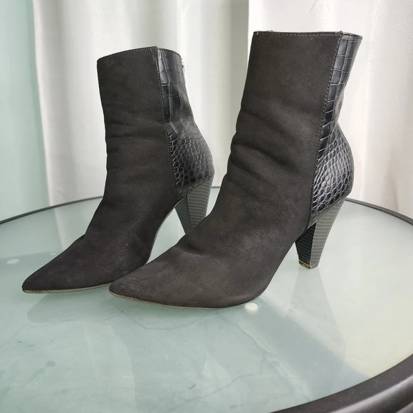 New Directions Black Suede Alysse Stacked Heel Pointed Toe Boot  Sz 9.5 - Picture 3 of 7